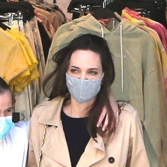 Exclusif - Angelina Jolie et sa fille Vivienne Jolie-Pitt font une sortie shopping ensemble à Hollywood. Le 29 mars 2021.