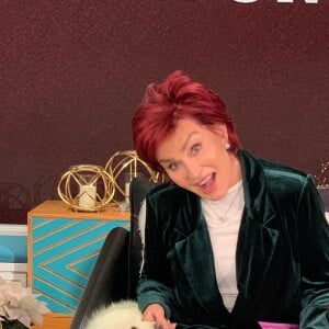 Sharon Osbourne sur le plateau de l'émission The Talk, diffusée sur CBS. Décembre 2020.