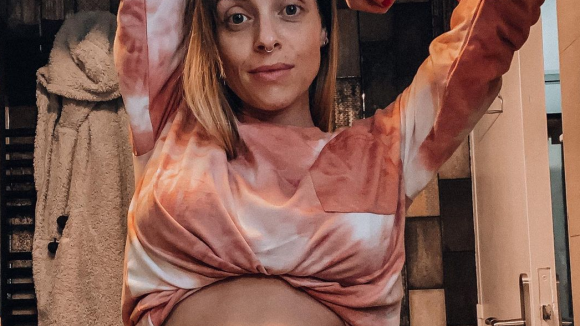 Alexia Mori, +25 kilos et au bord de l'accouchement : photos de son impressionnant baby-bump