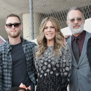 Rita Wilson avec sa petite-fille, ses fils Chet Hanks et Truman Theodore Hanks et son mari Tom Hanks - Rita Wilson reçoit son étoile sur le Walk Of Fame à Hollywood, Los Angeles, le 29 mars 2019