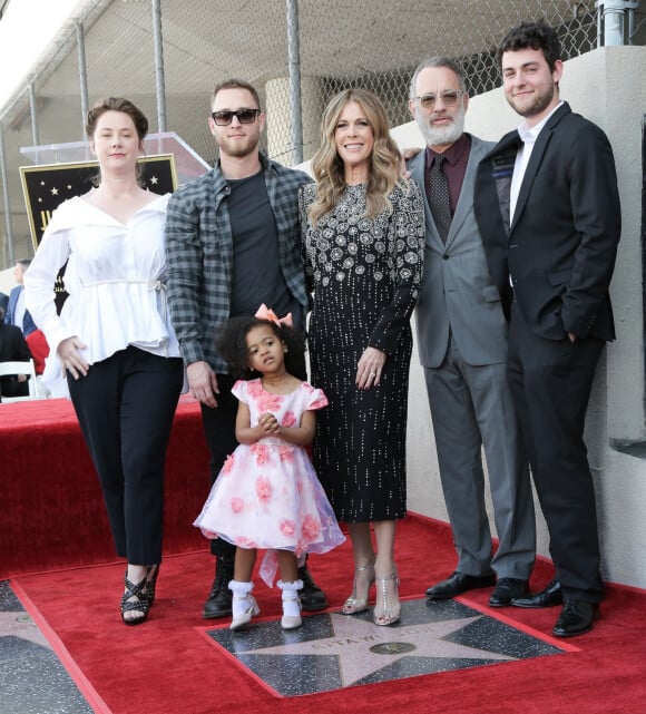 Rita Wilson avec sa petite-fille, ses fils Chet Hanks et Truman Theodore Hanks et son mari Tom Hanks - Rita Wilson reçoit son étoile sur le Walk Of Fame à Hollywood, Los Angeles, le 29 mars 2019