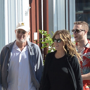 Exclusif - Tom Hanks et sa femme Rita Wilson se promènent avec leurs fils Chet et Truman à Los Angeles, le 29 janvier 2019.