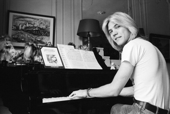 En France, à Paris, Patrick Juvet jouant du piano chez lui . Le 14 mai 1974. © Bruno Schneider via Bestimage