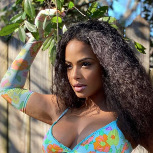 Christina Milian, enceinte, embrase les réseaux sociaux avec des photos en lingerie Savage X Fenty. Mars 2021.