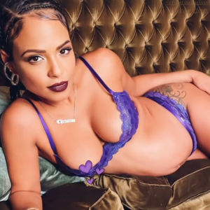 Christian Milian, enceinte, pose en lingerie pour la marque Savage x Fenty.