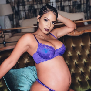 Christina Milian, enceinte, pose en lingerie Savage x Fenty.