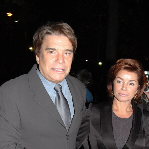 Archives. Bernard Tapie et sa femme Dominique à Paris en 2004