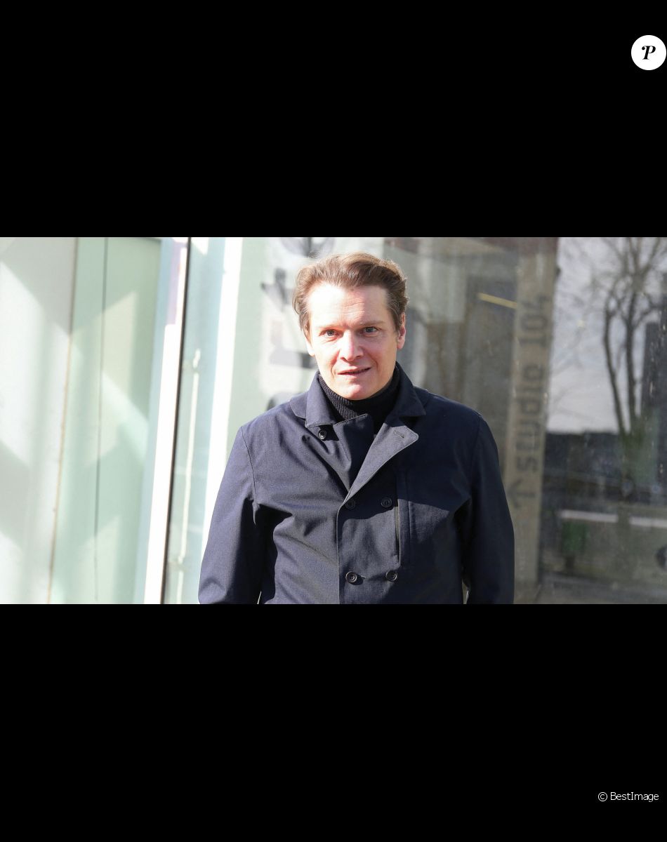 Exclusif - Bénabar (Bruno Nicolini) à la sortie de Radio France à Paris, le 11 février 2021. © Panoramic / Bestimage
