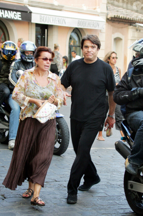 Bernard Tapie et sa femme Dominique à Saint-Tropez en 2004.