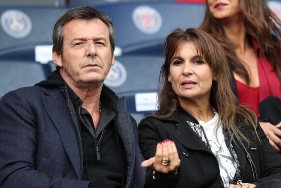 Jean Luc Reichmann et sa femme Nathalie au match de football entre le Psg et Bordeaux au Parc des Princes à Paris. © Cyril Moreau/Bestimage