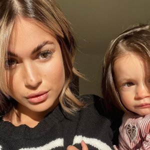 Carla Moreau enceinte de son 2e enfant ? Elle sème le doute sur Snapchat.