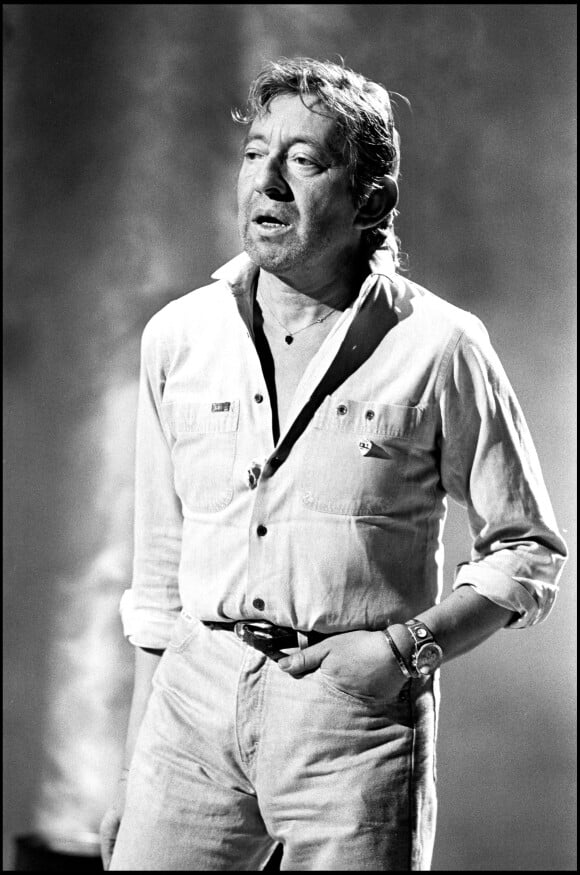 Serge Gainsbourg sur le plateau de l'émission "Sébastien c'est fou".