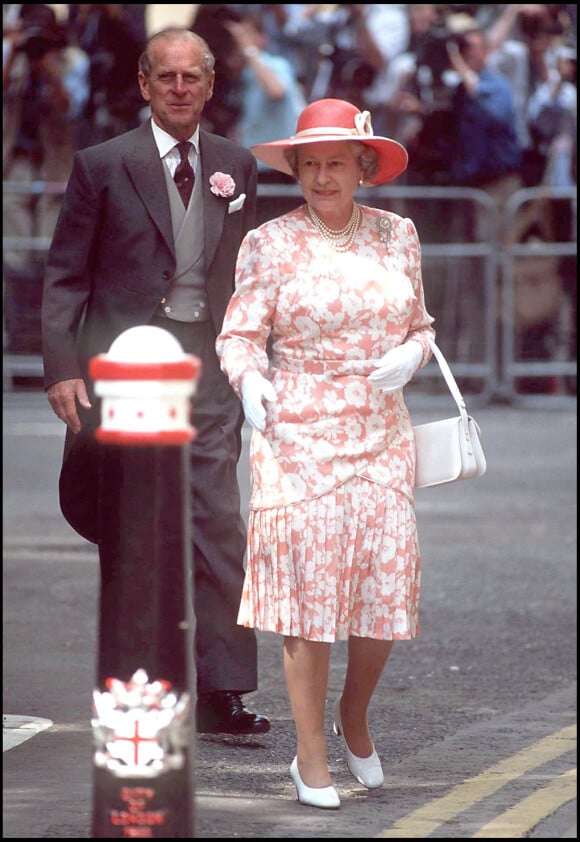 Le prince Philip et la reine Elizabeth II d'Angleterre au mariage de Sarah Armstrong Jones et Daniel Chatto. Londres.