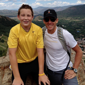 Lance Armstrong et son fils Luke Armstrong en 2012.