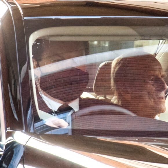 Le prince Philip, duc d'Edimbourg, quitte l'hôpital King Edward VII's Hospital Sister Agnes après un mois de soins à Londres le 16 mars 2021.