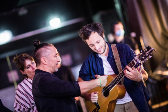Vianney - Backstage artistes avant le direct de l'émission "Tous ensemble pour la musique" à l'AccorHotels Arena à Paris. Le 19 juin 2020. © Cyril Moreau / Veeren Ramsamy / Bestimage