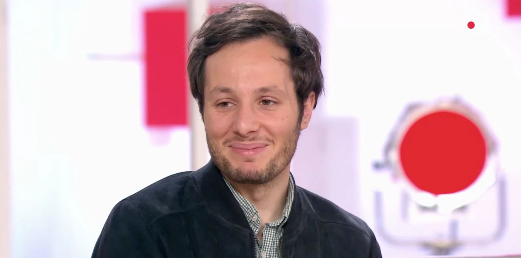 Juliette Armanet Le Rouge Aux Joues Paroles Vianney très gêné : une question sur sa compagne lui fait monter le