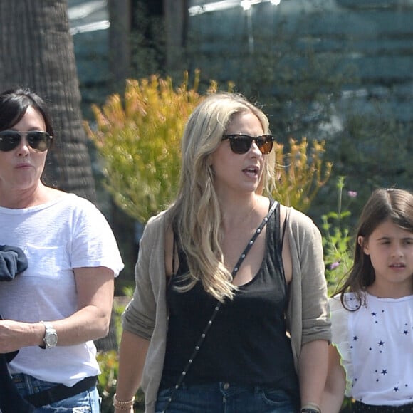 Sarah Michelle Gellar, avec sa fille, sortent d'un déjeuner avec Shannen Doherty à Los Angeles. Le 3 septembre 2018.