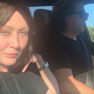 Shannen Doherty et son compagnon Kurt Iswarienko sur Instagram. Le 12 octobre 2020.