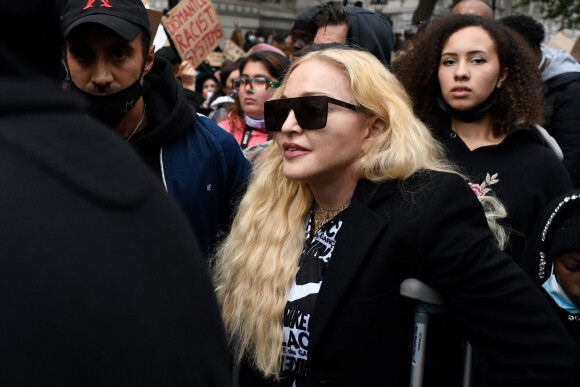 Madonna participe à une manifestation à Londres lors du mouvement Black Lives Matter rally en hommage à George Floyd et contre les violences policières le 6 juin 2020.