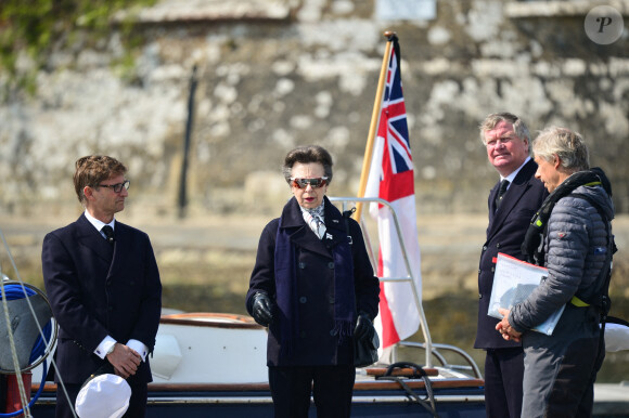 La princesse Anne lors d'une visite au Royal Yacht Squadron au château de Cowes, Royaume-Uni, le 14 avril 2021.