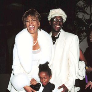 Whitney Houston et Bobbi Brown avec leur fille Bobbi Kristina à une soirée à Los Angeles, le 12 octobre 1998