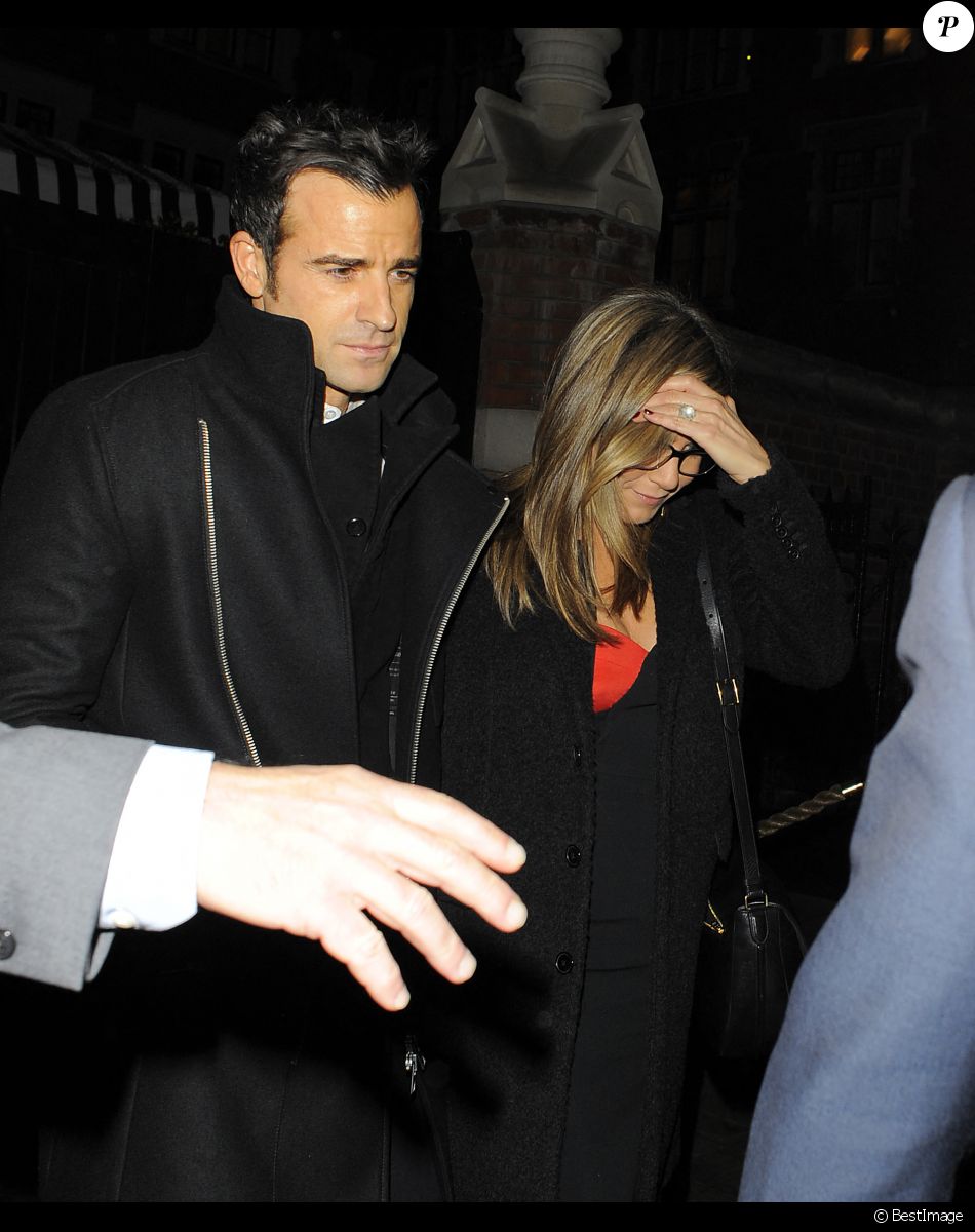 Justin Theroux et sa compagne Jennifer Aniston - People à la sortie du Chiltern Firehouse à Londres. Le 12 novembre 2014