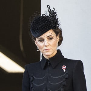 La reine Elizabeth II émue, au côté de Kate Middleton, lors de la cérémonie du souvenir (Remembrace Sunday) à Londres, en 2019. 
