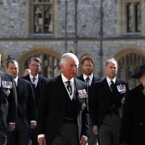 Le prince Charles, la princesse Anne aux funérailles du prince Philip, duc d'Edimbourg à la chapelle Saint-Georges du château de Windsor, le 17 avril 2021.