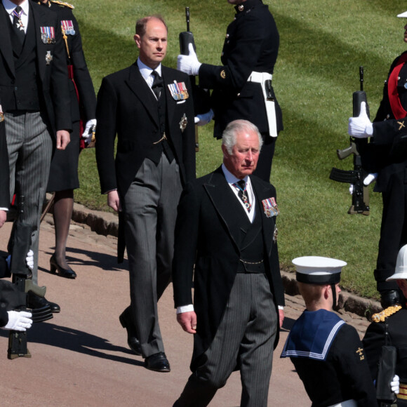 Le prince Charles, prince de Galles, le prince Edward, comte de Wessex - Arrivées aux funérailles du prince Philip, duc d'Edimbourg à la chapelle Saint-Georges du château de Windsor, le 17 avril 2021.