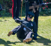 Un membre du régiment de la British Army "The Rifles" tombe à terre - Arrivées aux funérailles du prince Philip, duc d'Edimbourg à la chapelle Saint-Georges du château de Windsor, avril 2021.
