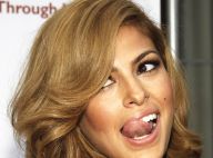 Regardez la torride Eva Mendes s'afficher nue... en plein New York !