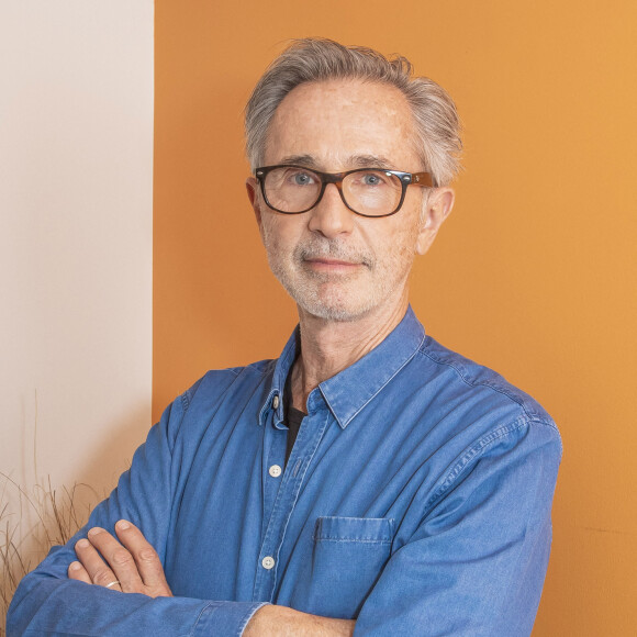Exclusif - Thierry Lhermitte - Backstage de l'enregistrement de l'émission "On est presque en direct" (OEED), présentée par L.Ruquier, et diffusée sur France 2 le 28 novembre 2020 © Jack Tribeca / Bestimage 