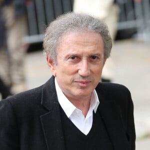 Michel Drucker - Hommage à Guy Bedos en l'église de Saint-Germain-des-Prés à Paris le 4 juin 2020.