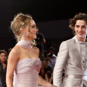 Lily-Rose Depp et Timothée Chalamet sur le tapis rouge du film "The King" lors du 76e festival international du film de Venise. Le 2 septembre 2019. © Future-Image via ZUMA Press/Bestimage