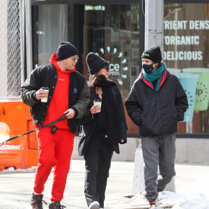 Exclusif - Timothee Chalamet, Emily Ratajkowski et son mari Sebastian Bear-McClard à New York, le 20 février 2021.