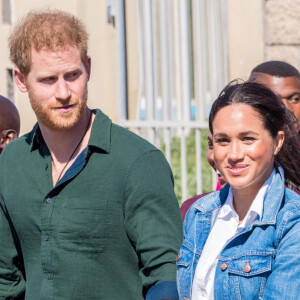 Le prince Harry, duc de Sussex, et Meghan Markle, duchesse de Sussex rencontrent les membres de "Waves for Change" au Cap lors de leur 2ème journée en Afrique du Sud.