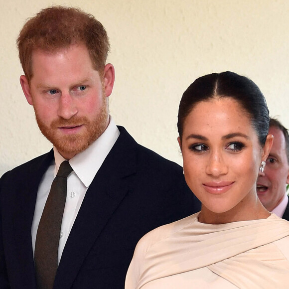 Le prince Harry, duc de Sussex, et Meghan Markle, duchesse de Sussex, enceinte assistent à une réception organisée par l'ambassadeur britannique au Maroc, Thomas Reilly, à la résidence britannique de Rabat, le 24 février 2019, dans le cadre de leur voyage officiel au Maroc.