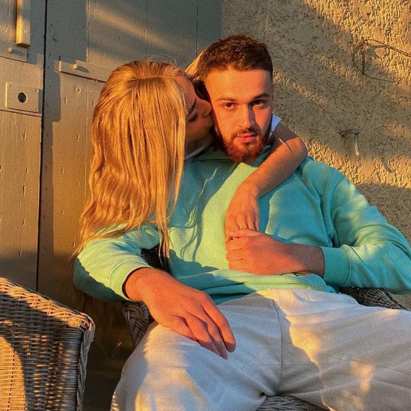 Bilal Hassani est en couple ! Il officialise sa relation avec son petit ami, Cassem Jebrouni.