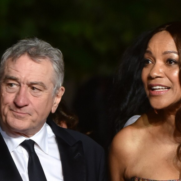 Robert de Niro et sa femme Grace Hightower à la montée des marches du film "Hands of Stone" lors du 69ème Festival International du Film de Cannes. Le 16 mai 2016. © Giancarlo Gorassini/Bestimage
