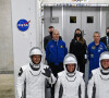 Megan McArthur, Shane Kimbrough, Thomas Pesquet et Akihiko Hoshide au Kennedy Space Center, en Floride, le 23 avril 2021, avant leur départ à bord de leur vaisseau SpaceX pour ISS.