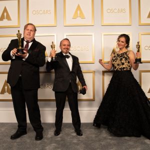 Phillip Bladh, Carlos Cortés et Michelle Couttolenc lauréat de la 93 cérémonie des Oscars à Los Angeles, le 25 avril 2021. Photo par Todd Wawrychuk/A.M.P.A.S. via ABACAPRESS.COM
