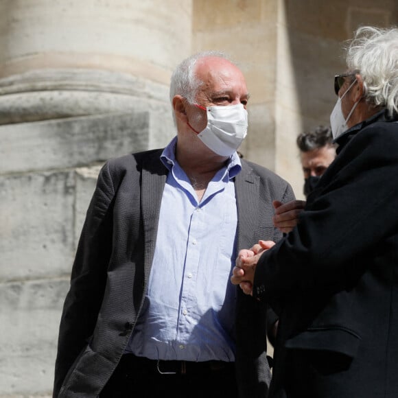 François Berléand, Patrick Chesnais - Obsèques de Myriam Feune de Colombi (Myriam Vilgrain) en l'église Saint-Roch à Paris. Le 26 avril 2021. © Christophe Clovis/Bestimage