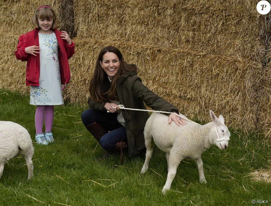 Kate Middleton lors de sa visite d'une ferme de Little Stainton, dans