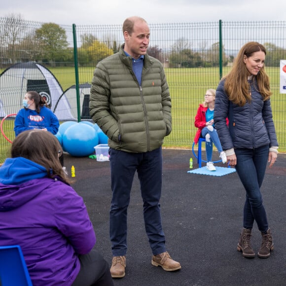 Le prince William, duc de Cambridge, et Catherine (Kate) Middleton, duchesse de Cambridge lors d'une visite au projet "Cheesy Waffles" au centre Belmont Community à Durham, Royaume Uni, le 27 avril 2021.