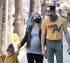 Hilary Duff enceinte et son mari Matthew Koma font du shopping avec leur fille Banks à Studio City.