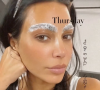 Kim Kardashian s'est décolorée les sourcils. Le 29 avril 2021.