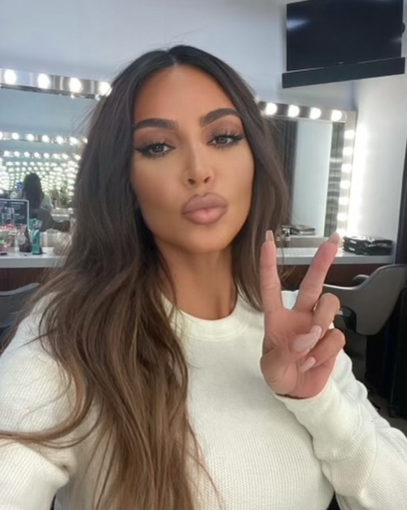 Kim Kardashian s'est temporairement transformée pour un shooting. Elle a dévoilé l'étonnant résultat sur Instagram.