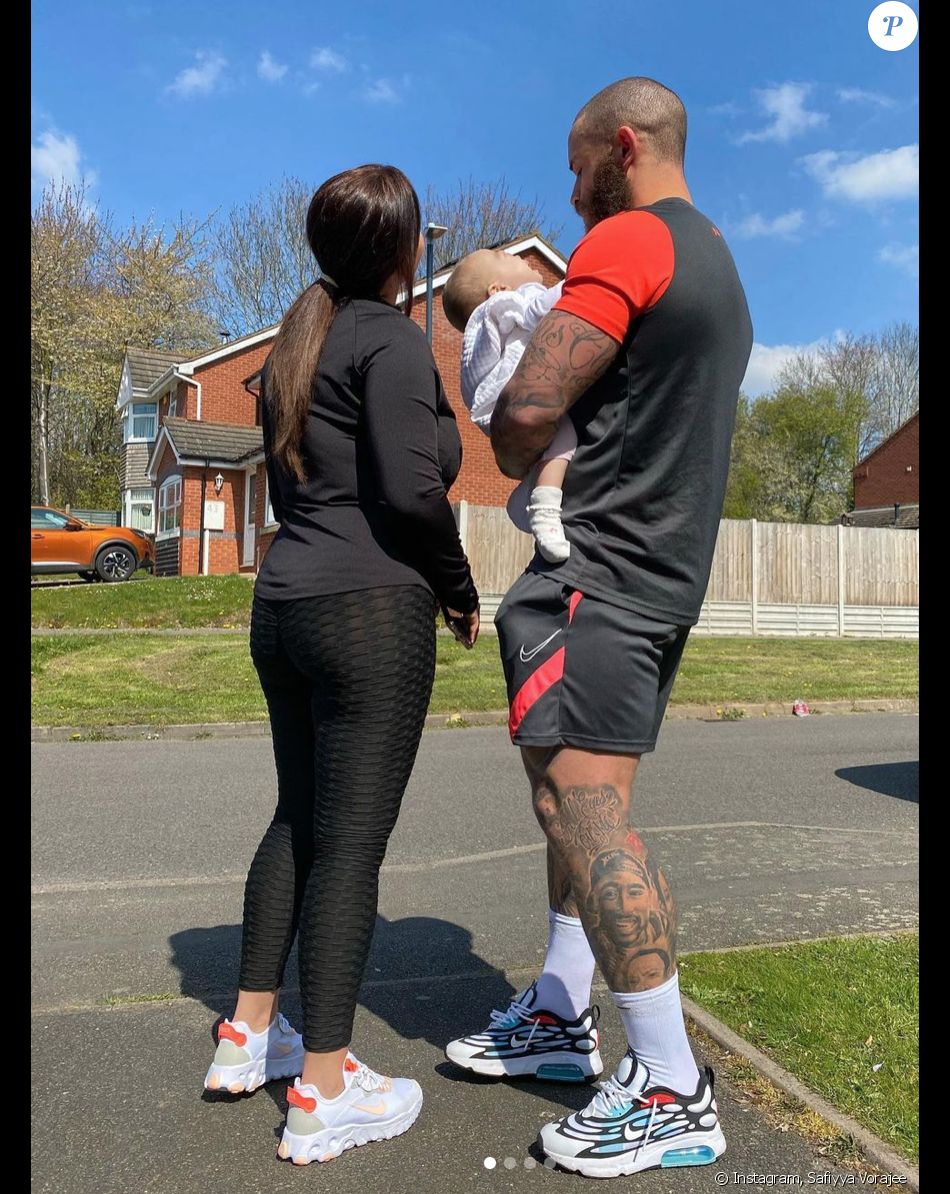 Safiyya Vorajee, son compagnon Ashley Cain et leur défunte fille Azaylia. Avril 2020.
