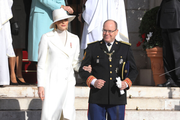 Le prince Albert II de Monaco, la princesse Charlène de Monaco - La famille princière de Monaco quitte la cathédrale Notre-Dame-Immaculée lors de la fête Nationale monégasque à Monaco le 19 novembre 2019. © Dominique Jacovides/Bestimage 